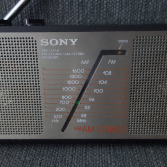 Vintage Sony SRF-A100 AM FM Battery Powered Radio - Picture 2 of 16